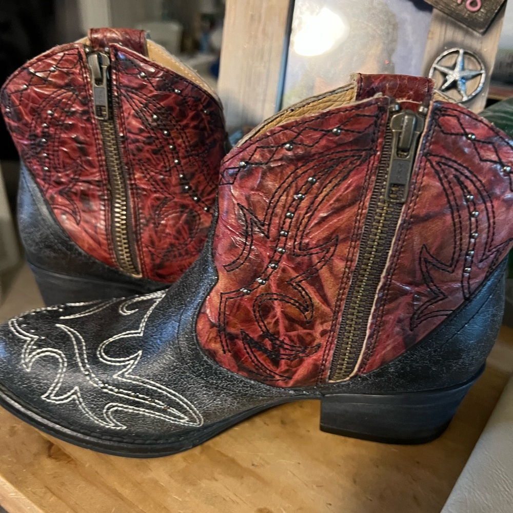 Boots size 6.5 new with tags